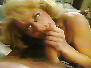 culo tetas grandes rubia MILF tatuaje