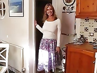 Mature MILF Skirt Upskirt
