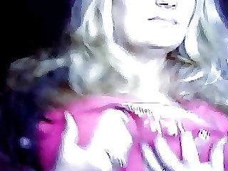 Amateur Juicy MILF Tease Webcam