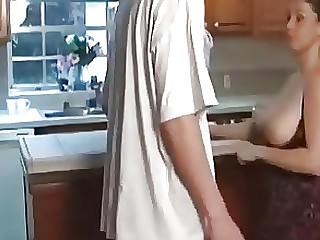 mamada chorreo de leche cámara oculta mamita MILF